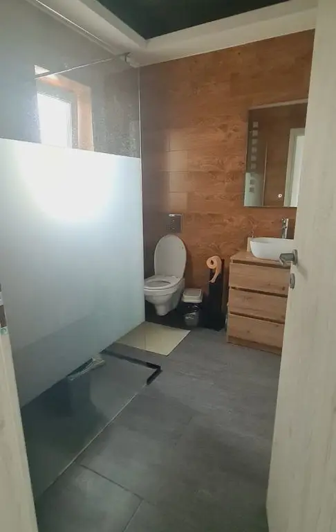 Casă superbă, modernă și complet mobilată