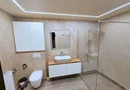 De vanzare - Casa 2 camere, renovata - singur in curte -Piata Centrala
