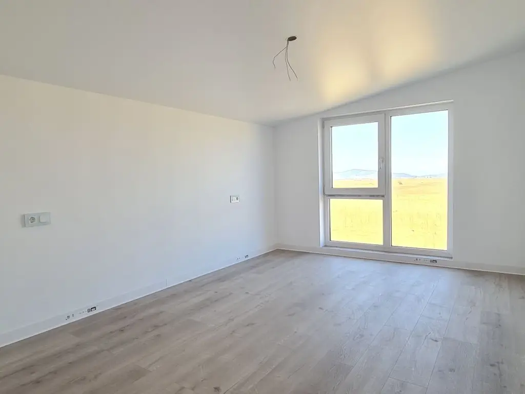 Casa individuala 4 camere 3 bai si garaj Cartier Izvor