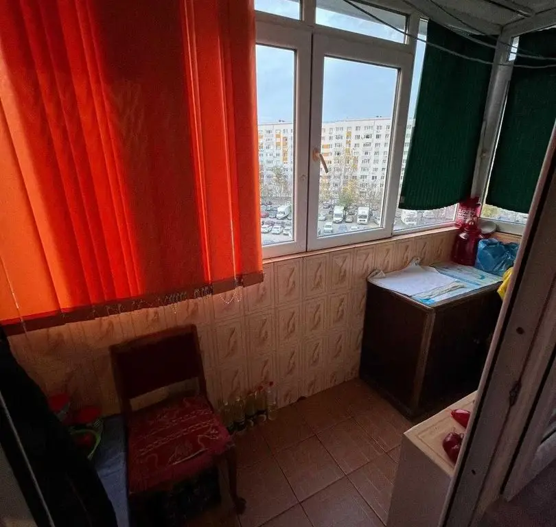 Vand 3 camere dec., confort 1, sos. Alexandriei - Piata Rahova - Teius