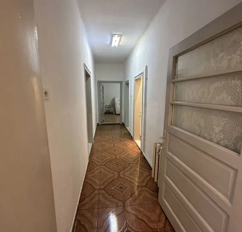 BRASADAS vinde PARTERUL unei case in zona Botizului.