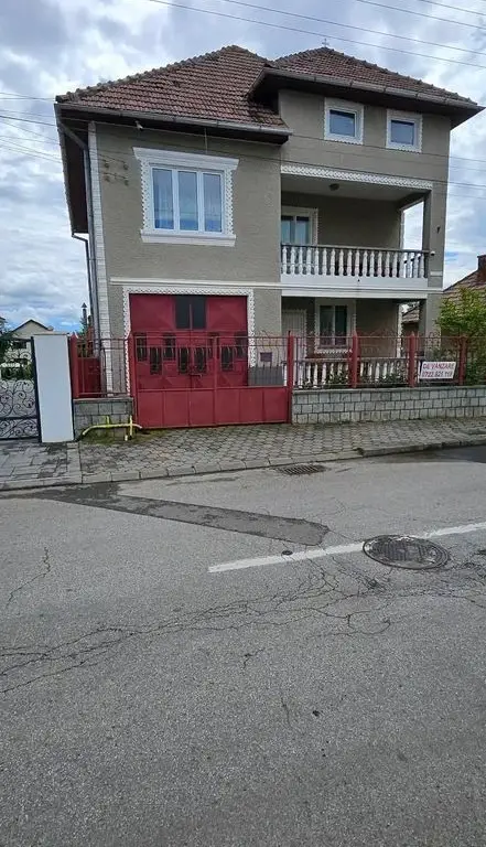 Casă de vânzare