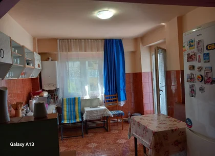 Ag EUROPA vinde ap. 2 cam RENOVAT in 65mp Carpați 2 Etaj 4.