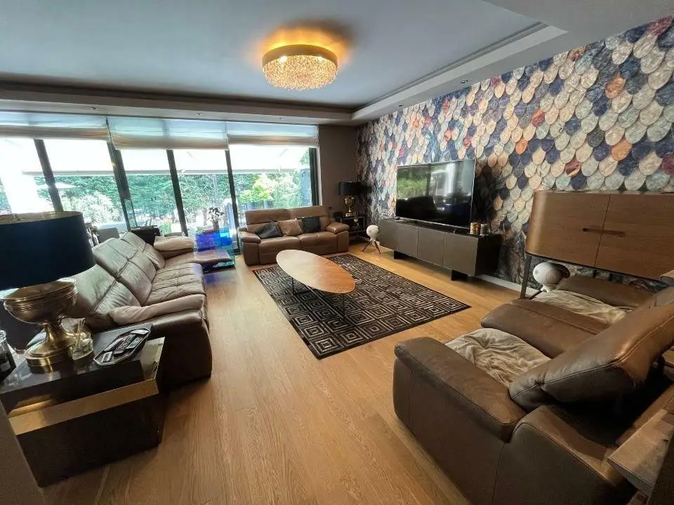 Persoana fizica vand casa, Complex Baneasa Park 980.000 Euro semimobilata