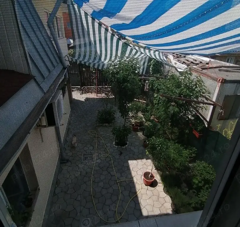 Casă la curte București sector 4