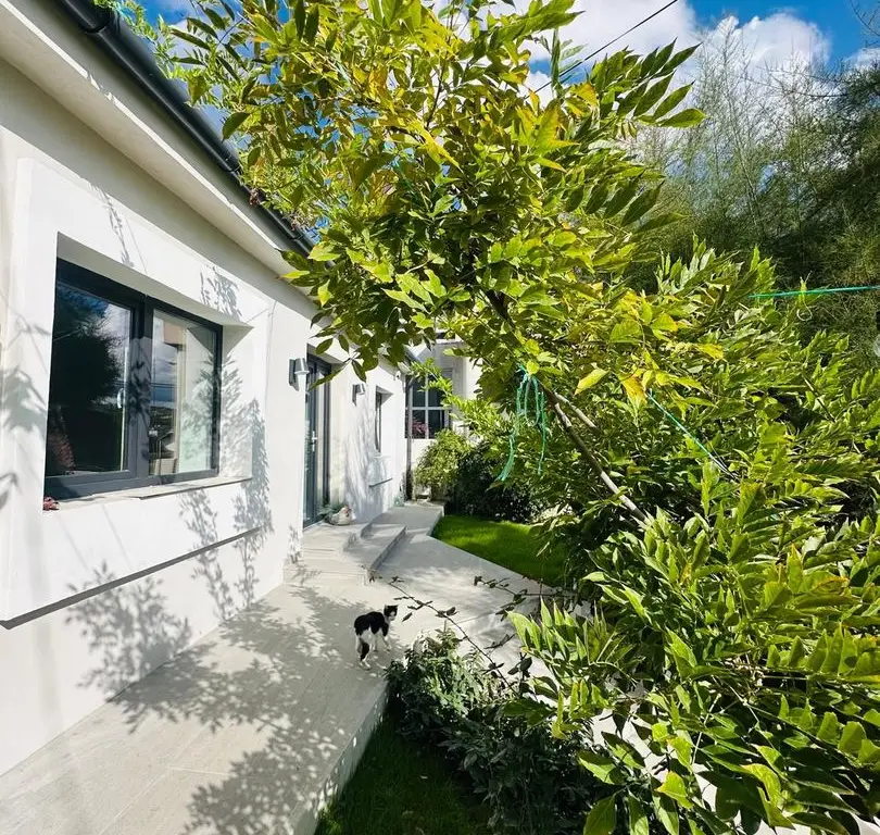 Casă la cheie, 140 mp + teren 540 mp — Zonă centrală Oradea. 387.000 E
