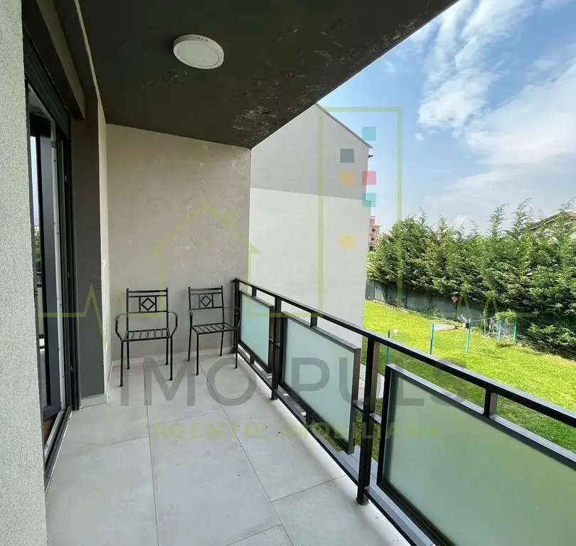 Apartament pe 3 nivele. Terasa 30 mp. 2 Balcoane. 2 Bai. Gradina
