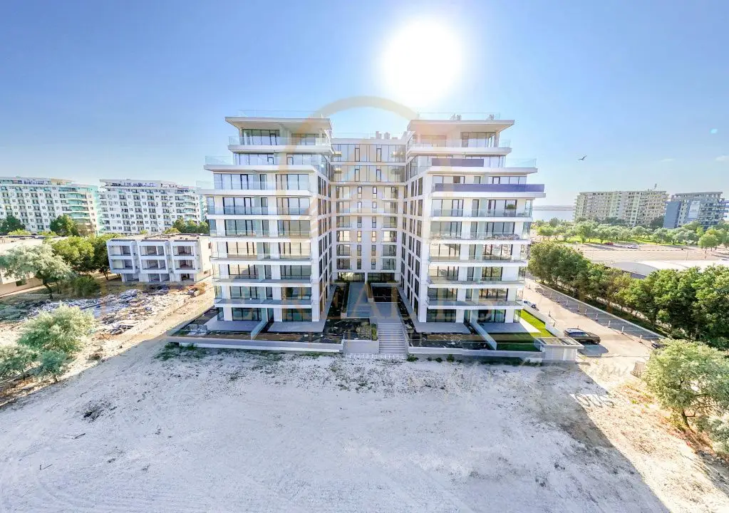 Stațiunea Mamaia - Vânzare apartament cu 2 camere, 2 bai, la 2 pasi de mare.
