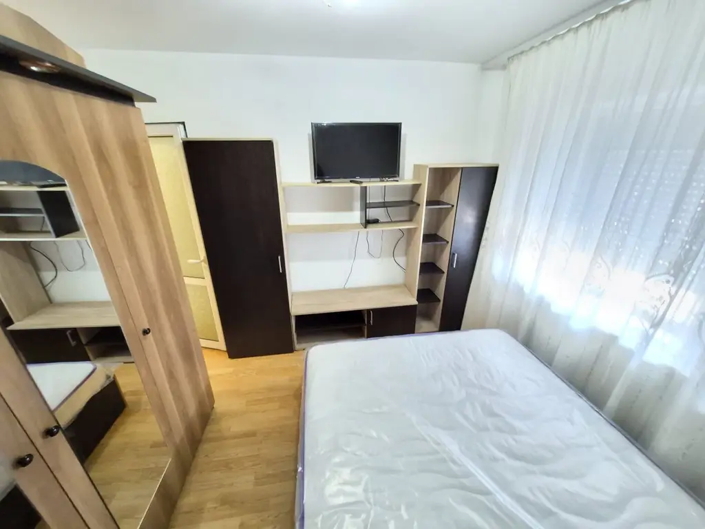 De inchiriat apartament cu 3 camere, etaj 3, Micro 16, 450 euro