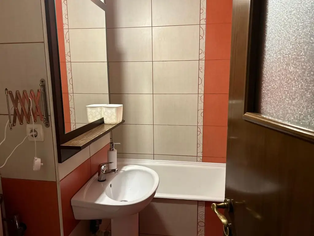 Apartament cu 3 camere, mobilat si utilat - Piata Centrala