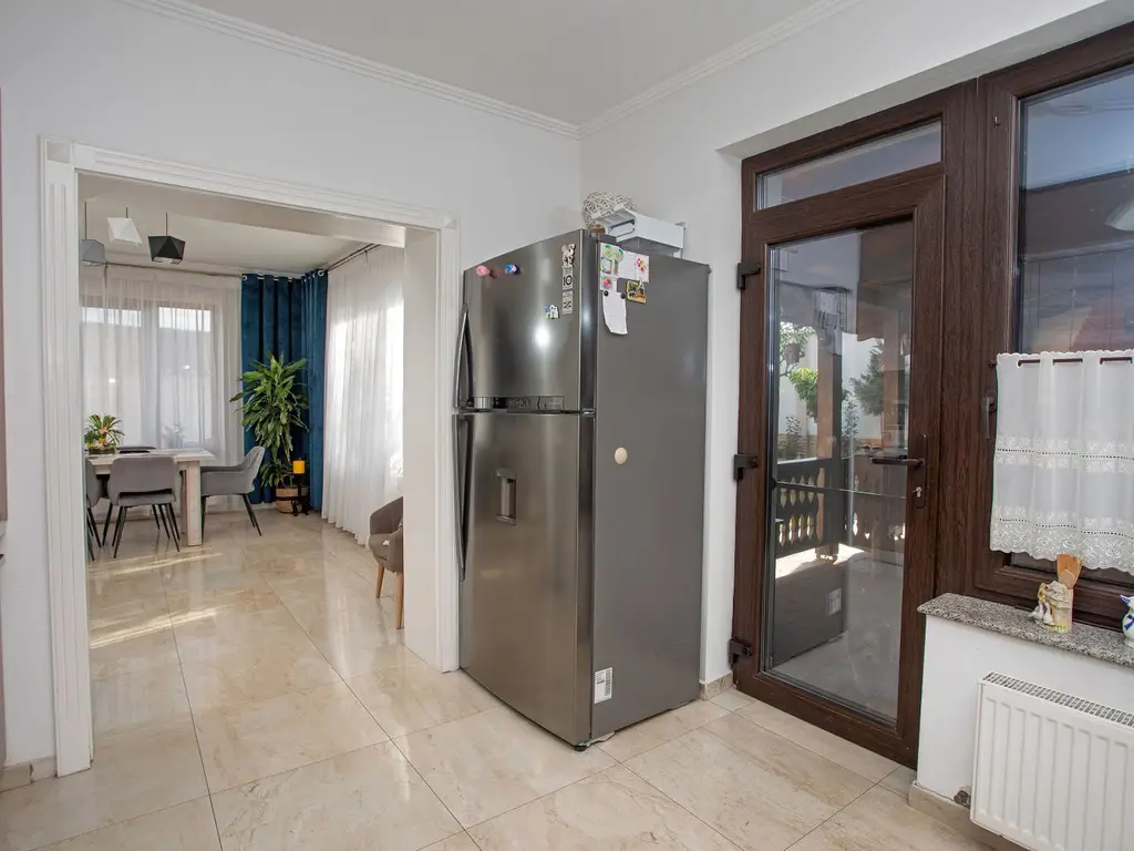 Vilă P+M, Clujului, 190 mp, teren 520 mp, singur în curte. 225 000 E