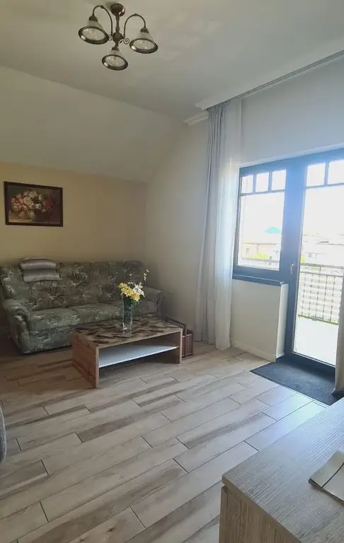 De închiriat apartament 2 camere – Dumbrăvița (la intrare)