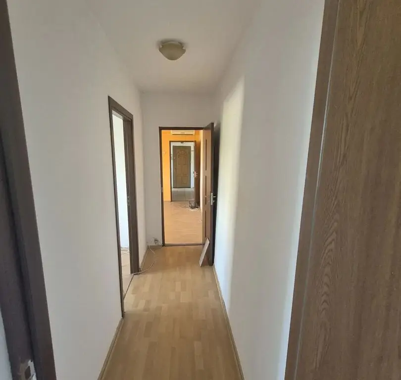 Apartament 3 camere | 55 mp | Centrală proprie | Piața Doina |
