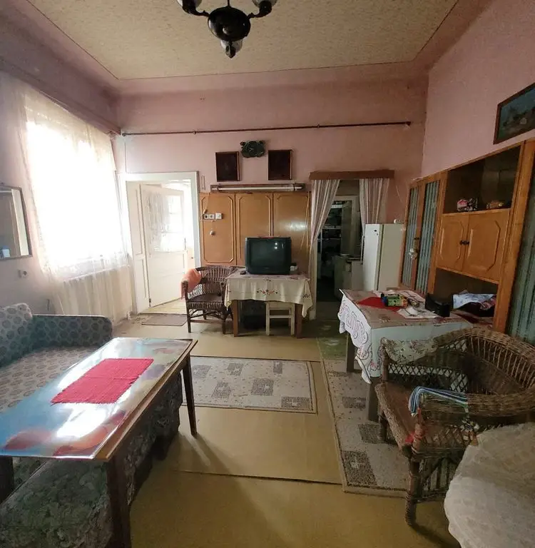 BRASADAS vinde parte de casa, str Unirii cu 7 ari teren.