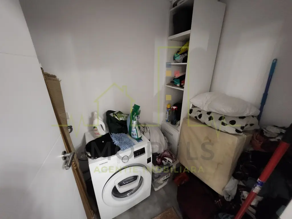 Casa mobilata si utilata. 2 locuri de parcare. Dresing mare. Zona linistita.