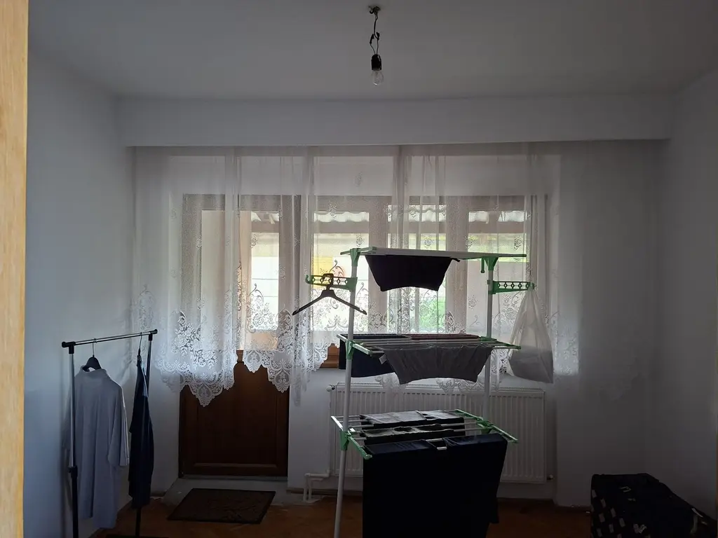 BRASADAS vinde casa individuala cu 7 camere in CENTRU.
