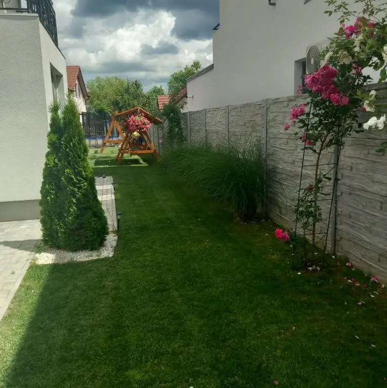 BRASADAS vinde casa NOUA cu etaj în zona UNIRII.