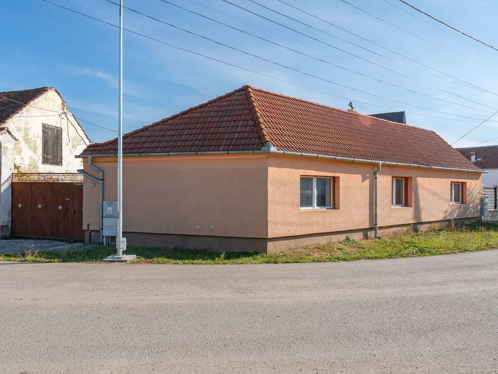 Casă individuală de renovare în Bod, Brașov