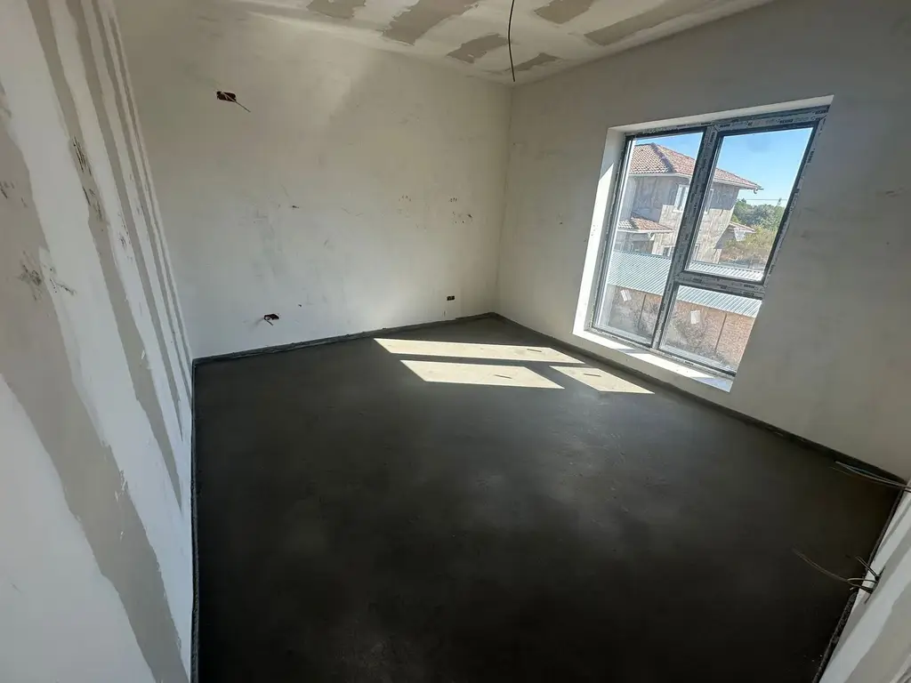 Casă single P+1+M de vânzare în Otopeni