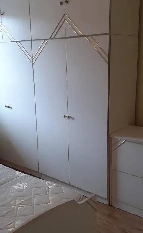 BRASADAS vinde ap 2 cam etaj 2/8 Careiului.