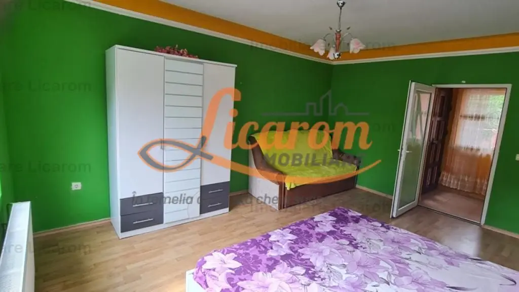 Casa individuala cu 2 apartamente, 6 camere,teren 403 mp,ASTRA.