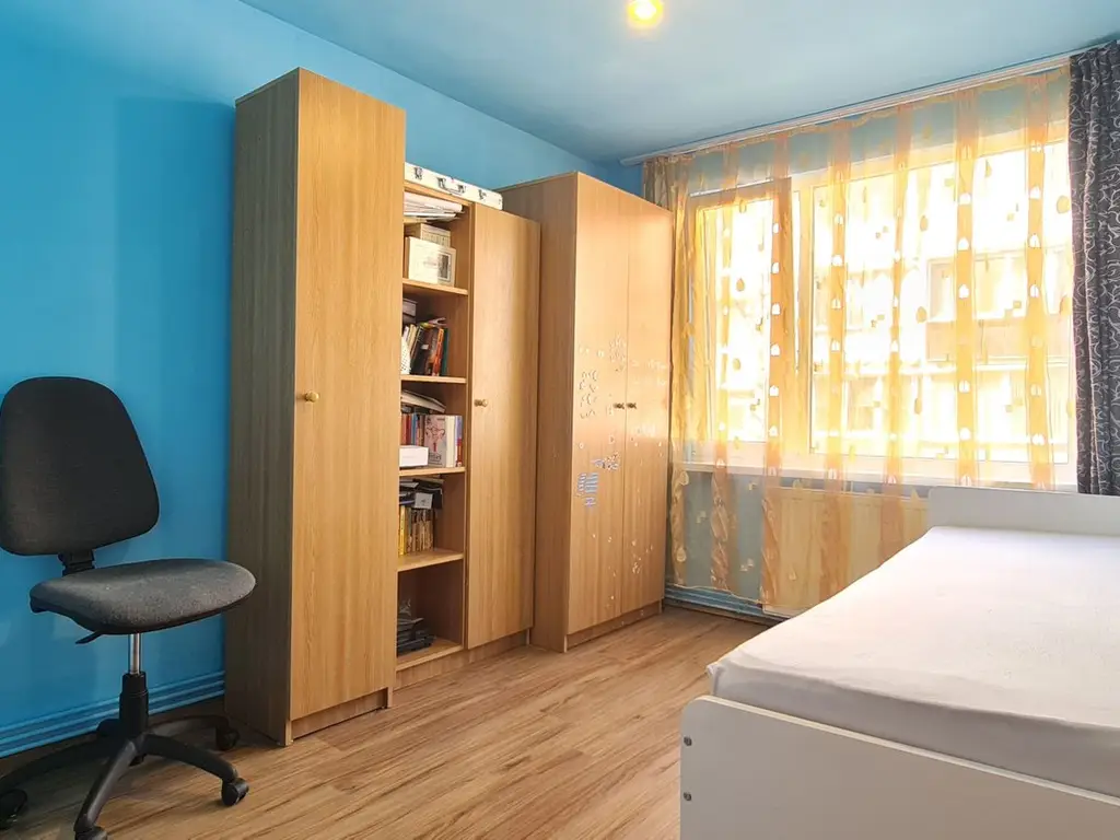 Apartament 4 camere decomandat mobilat utilat