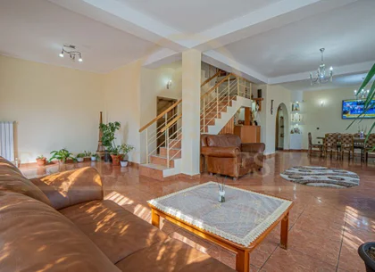 Agigea - Vila D+P+1E+M pe un teren de 772 mp cu o deschidere de 21,46 m.