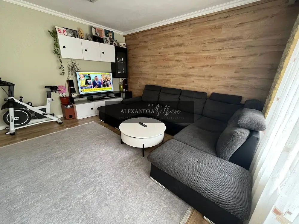 Apartament 2 camere decomandate, balcon, etaj intermediar, parcare