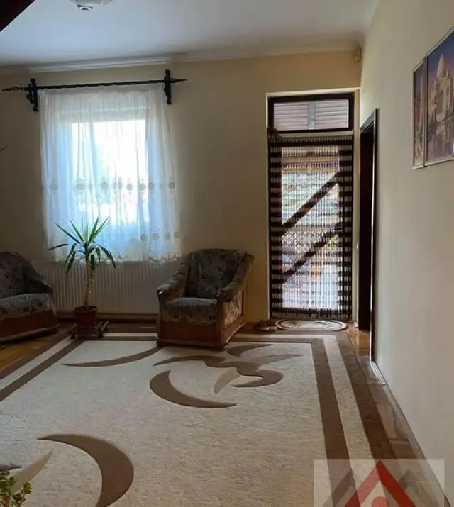 Ag EUROPA vinde casa individuala 6 cam. si teren 5 ari în Titulescu.