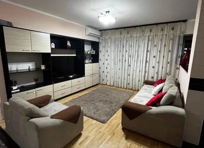 Vand apartament 4 camere