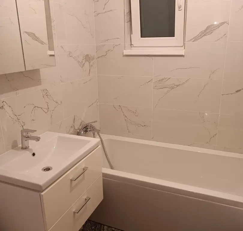 BRASADAS închiriază ap 3 cam etaj 2/3 Sos. Giurgiului.