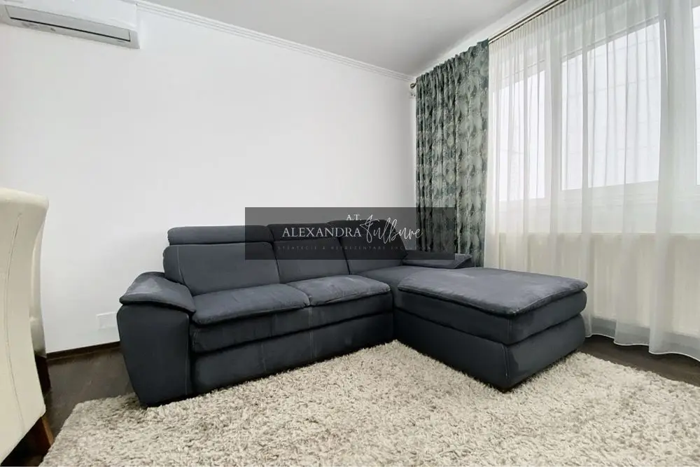 Apartament 3 camere, 2 balcoane, etaj intermediar, parcare.
