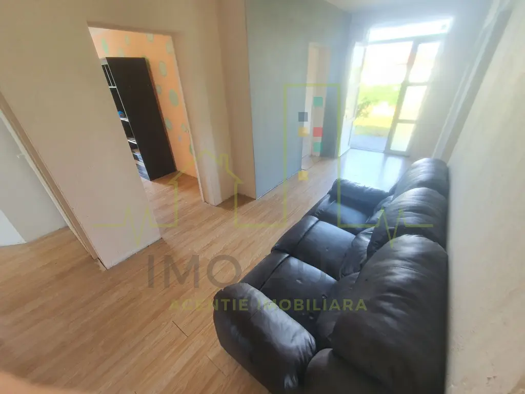 Casa individuala cu teren 1450 mp. Se poate parcela in 2-3 bucati.