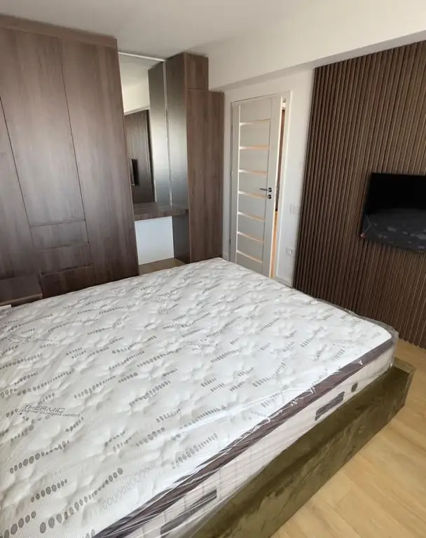 Inchiriez ap 3 camere, mobil utilat modern, loc parcare- 800 euro/luna
