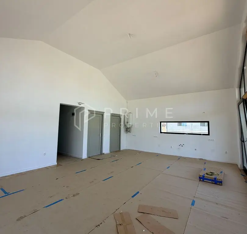 Vilă chalet modern cu perete panoramic de sticlă - Livezeni, Mureș