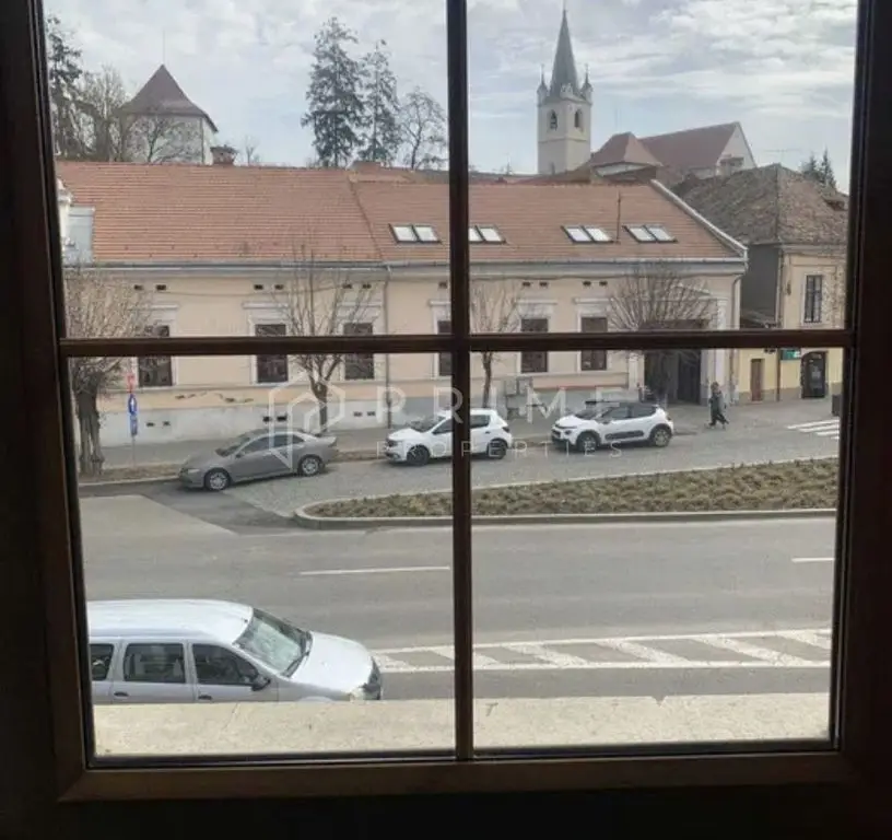 DE ÎNCHIRIAT: Spațiu Comercial Ultracentral (200 mp) – Front Stradal