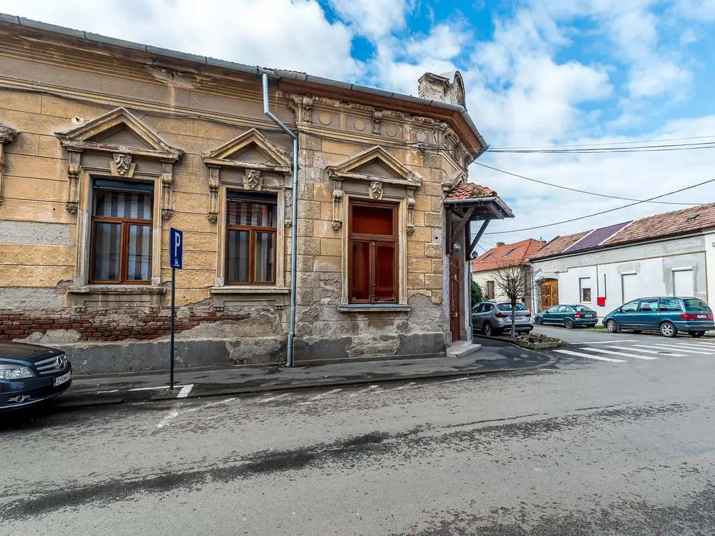 Apartament cu 3 Camere la Casă pe Strada I.L. Caragiale, Arad