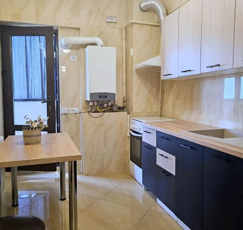 De inchiriat o camera Italian Residence, etaj 9/12, 420 euro