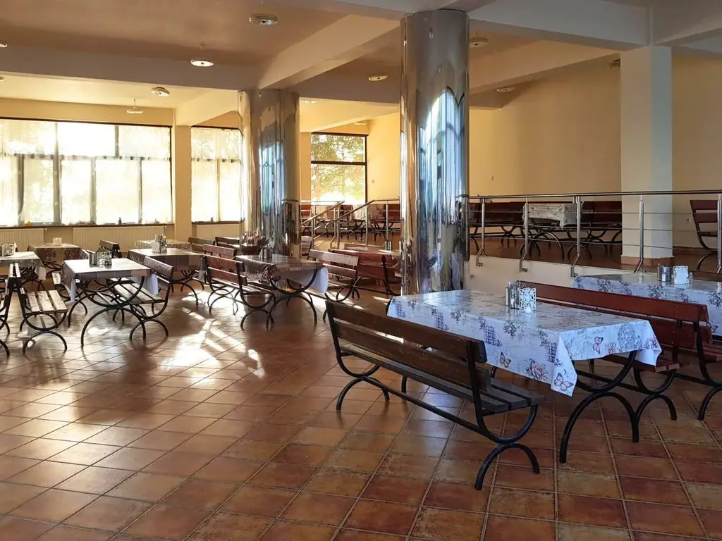 Hotel cu arhitectură montană deosebită poziționare premium Sâmbătă de Sus