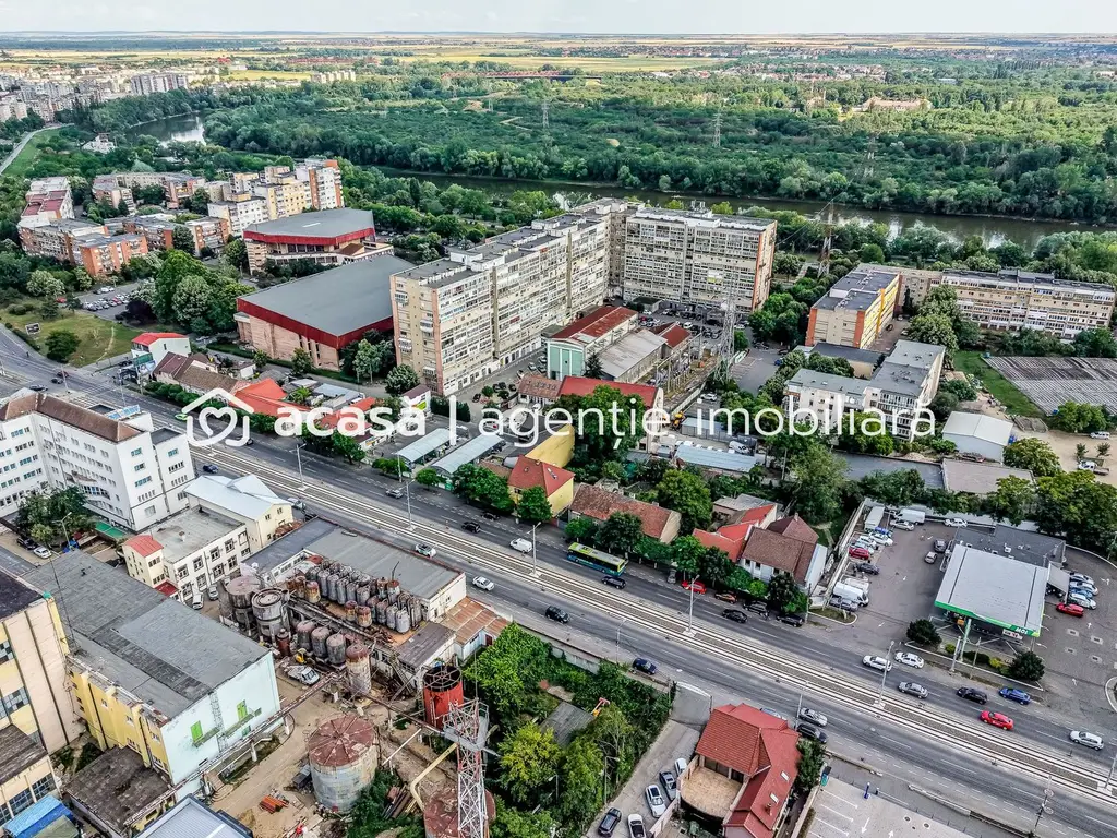 Imobil versatil D+P+E+M | Arteră principală Arad | Curte cu acces auto