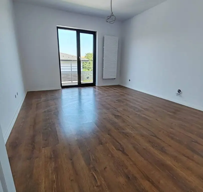 Ag BRASADAS vinde Casa P+1 in MIROSLAVA.