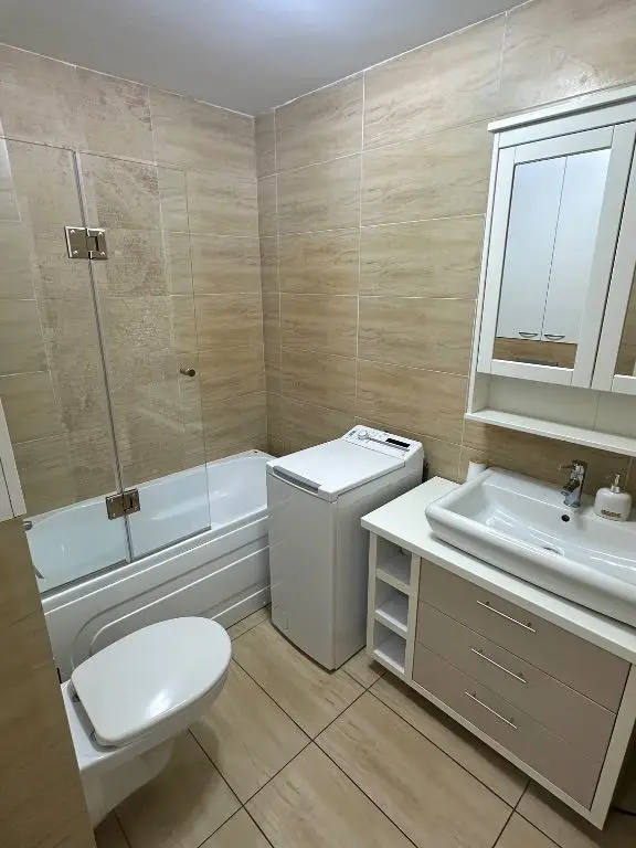 Inchiriez Ap 2 camere Cosmopolis