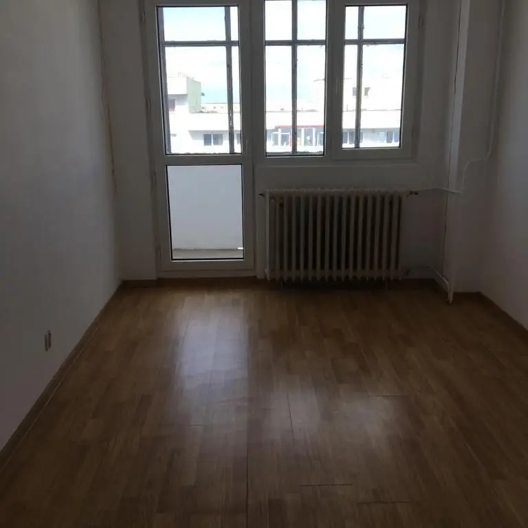 Apartament 4 camere, la 2 minute de Mega Mall, pret 99000 , particular