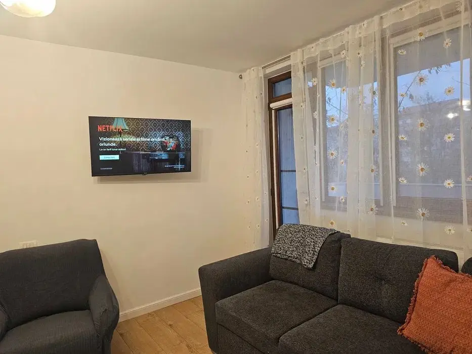 Vanzare - apartament 3 camere mobilat, etaj 2, Tiglina 1, 85.000 euro