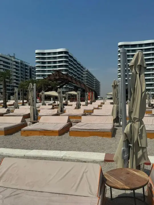 Apartament de 3 Camere și Terasă Panoramică în Complex Casa del Mar