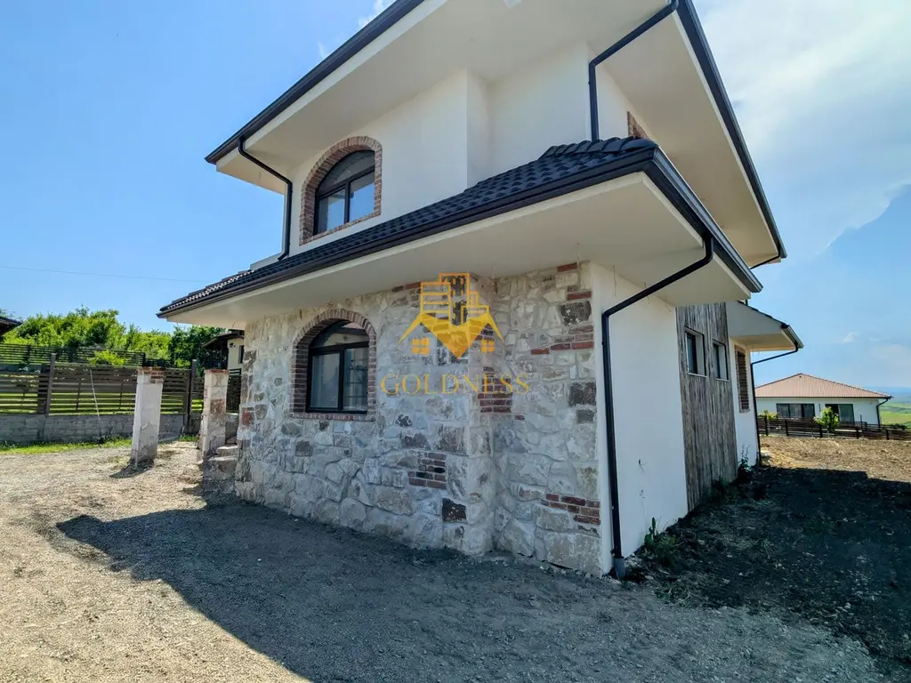 Comision 0%! Vila, 4 Camere, Dezmir, Constructie Noua, 450 mp, 4 Bai