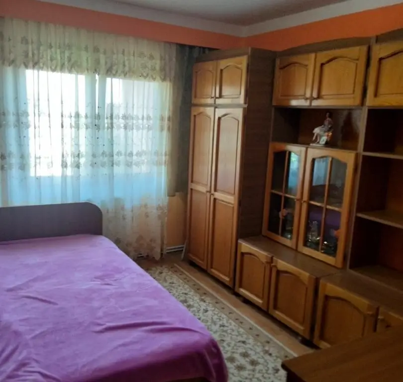BRASADAS vinde apt. cu 2 camere la etajul 4 in Micro 17.