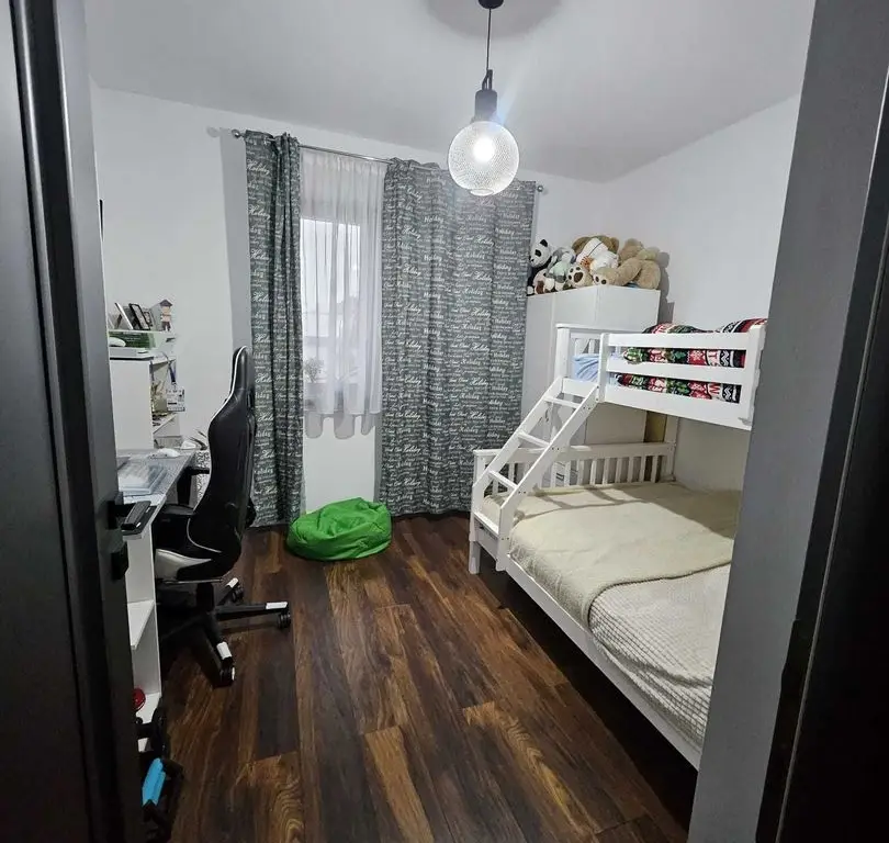 BRASADAS vinde ap 3 cam cu curte proprie in Carpati 2.