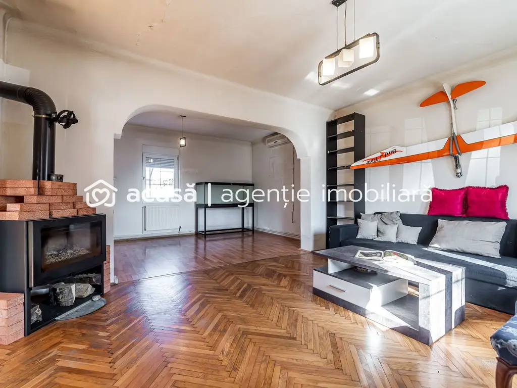 Casa ideală pentru familie: școală la 3 min. Zonă foarte liniștită.