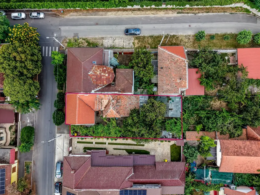 Casă cu teren de 370 mp în Zona Funcționarilor